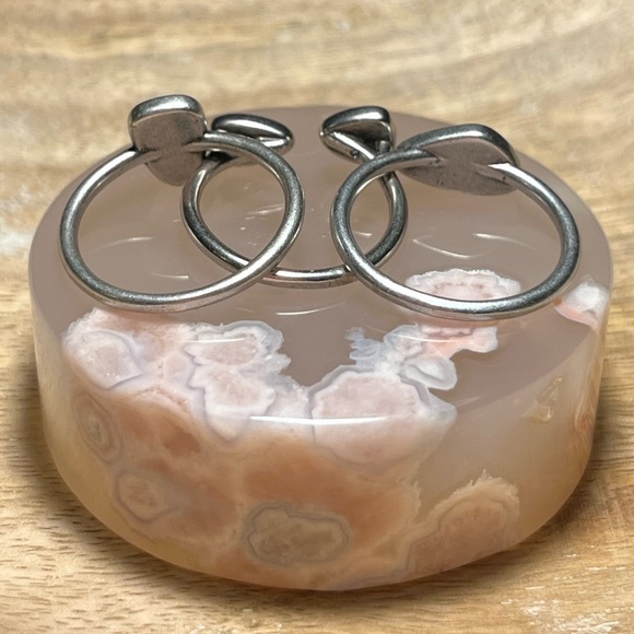 Kendra Scott Ivy Ring Set in Navy Silver-tone - Picture 5 of 10